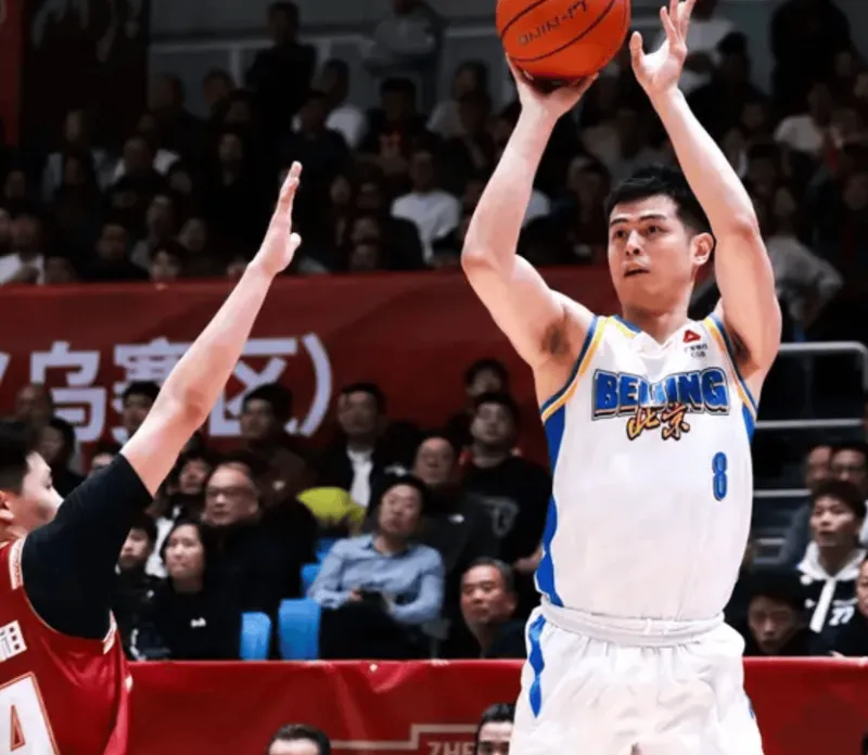 Leyu Sports-陈盈骏7中4得到14分3助攻3失误，方硕4中0得到0分2助攻