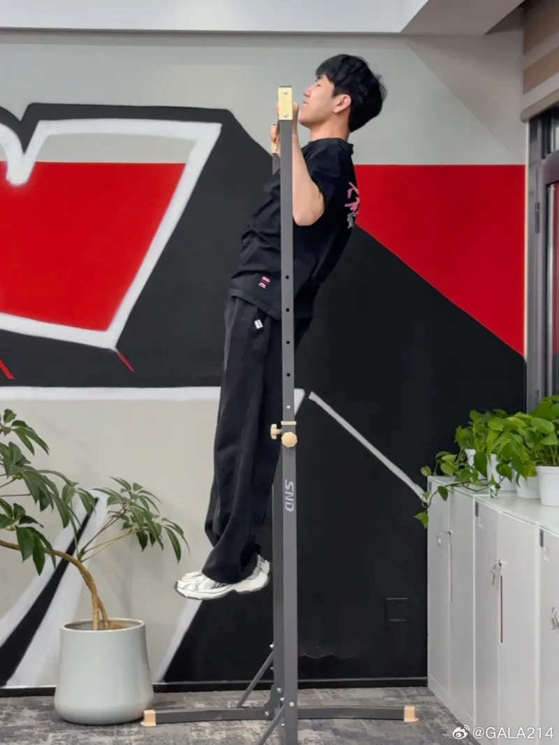 乐鱼体育-GALA分享运动照片：简简单单20个兄弟们